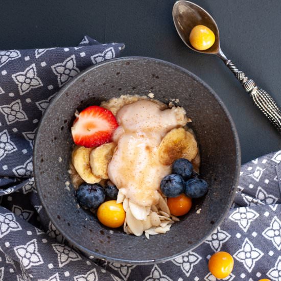 Berry and yogurt cinnamon oatmeal - Recipe photo by annekedeclerk