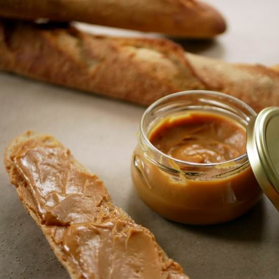 Caramelized White Chocolate Spread - Recipe photo by Cake Lab