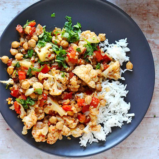 chickpea-cauliflower curry - Recipe photo by veganwithgusto