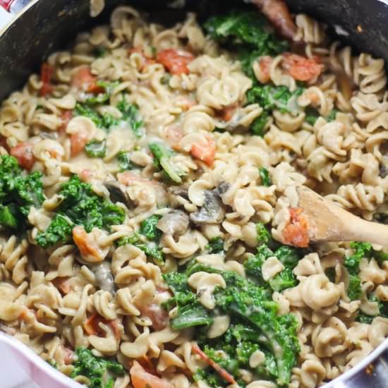 CREAMY KAMUT “ALKALINE” PASTA - Recipe photo by VeganWithCurves