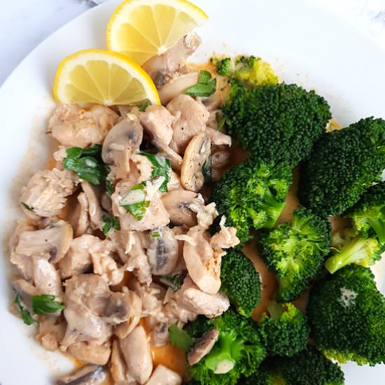 Low Carb Creamy Chicken Thighs - Recipe photo by KetoMillenial