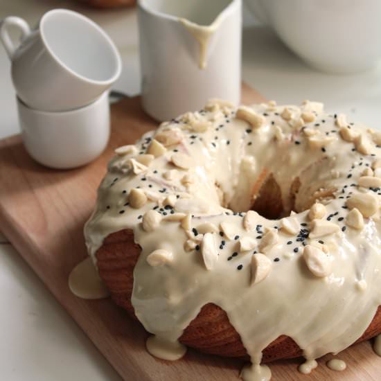 Banana bundt cake with tahini glaze - Recipe photo by Foodohfood