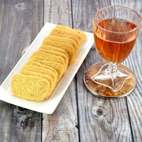 Parmesan Shortbread Crackers - Recipe photo by pattysaveurs