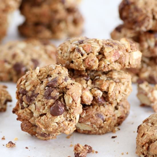 Chocolate Chip Granola Cookies - Recipe photo by lilcookieblog