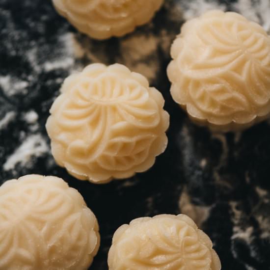 Snow Skin Mooncake - Recipe photo by omnivorescookbook