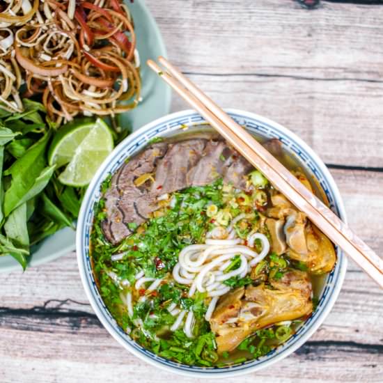 Spicy Vietnamese Beef Noodle Soup ( - Recipe photo by bunbobae