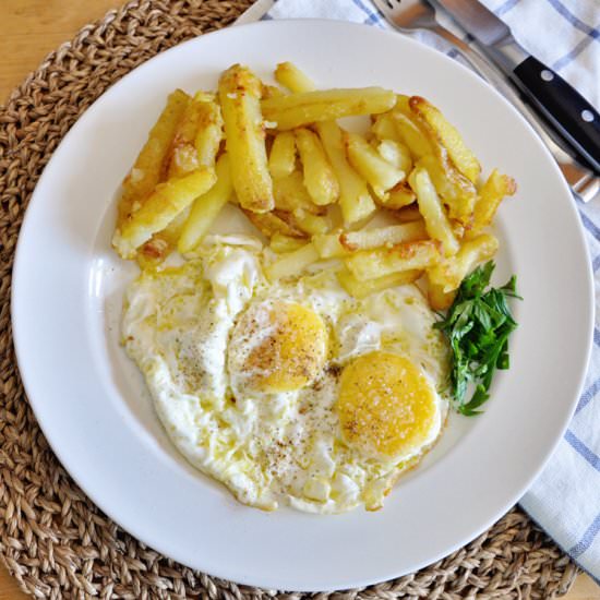 Spanish Eggs with Fried Potatoes - Recipe photo by Spain on a Fork