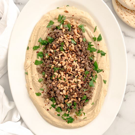 Hummus bil Lahme - Recipe photo by eleganteconomist