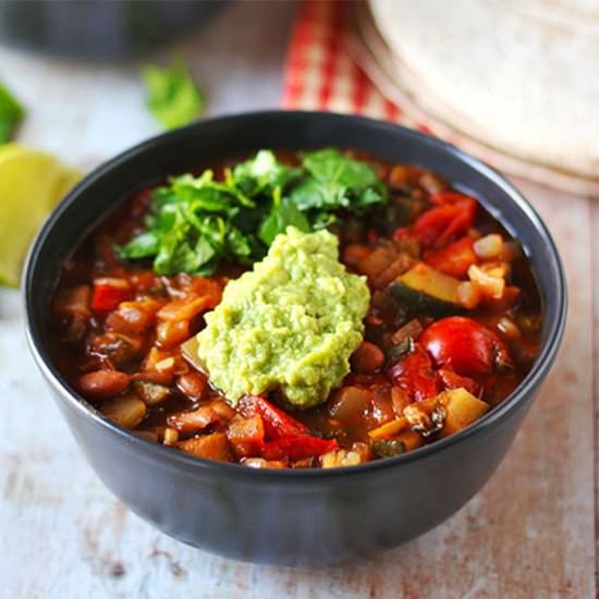 One-pot Zucchini Chili - Recipe photo by veganwithgusto