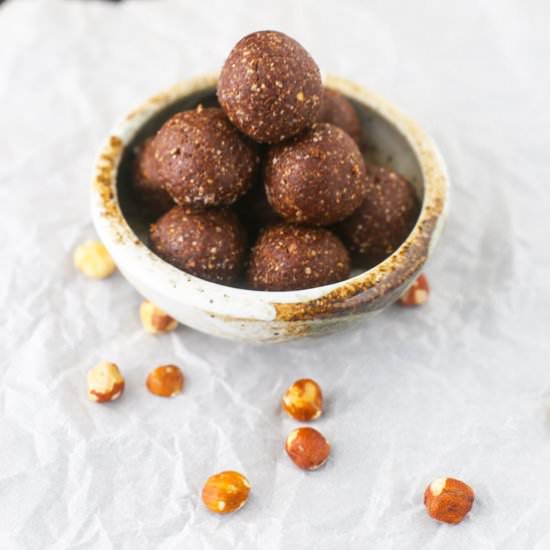Hazelnut & Cacao Energy Balls - Recipe photo by trafficlightcook