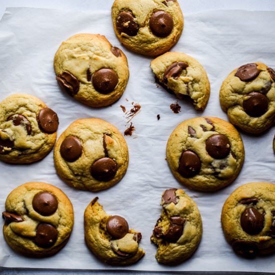 Soft & Chewy Chocolate Chip Cookies - Recipe photo by the frozen biscuit