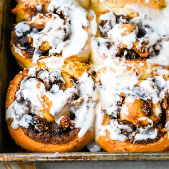 Cinnamon Walnut Raisin Sweet Rolls - Recipe photo by garlic and zest