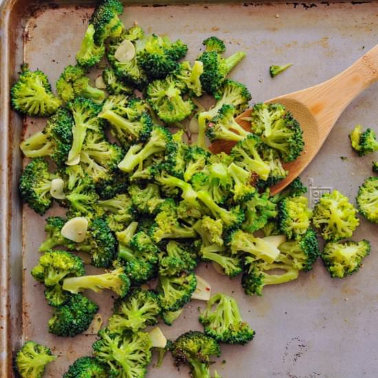 Crispy Roasted Broccoli - Recipe photo by Veggiecurean