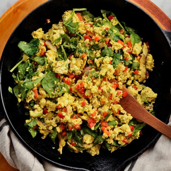 CURRIED TOFU SCRAMBLE - Recipe photo by Veggiecurean