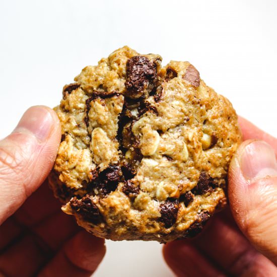 air fryer chocolate chunk cookies - Recipe photo by okonomi kitchen