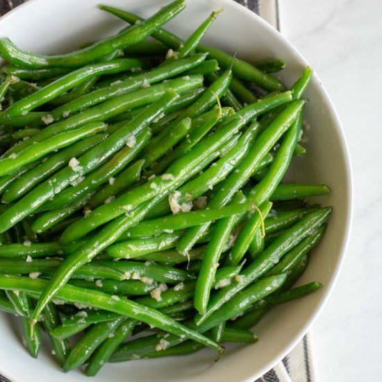 Crispy Garlic Green Beans - Recipe photo by awayfromthebox
