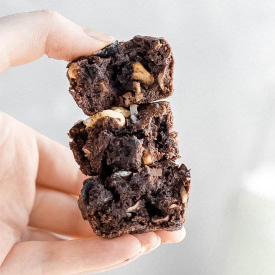 Mini Everything Brownie Cups - Recipe photo by trufflesandtrends