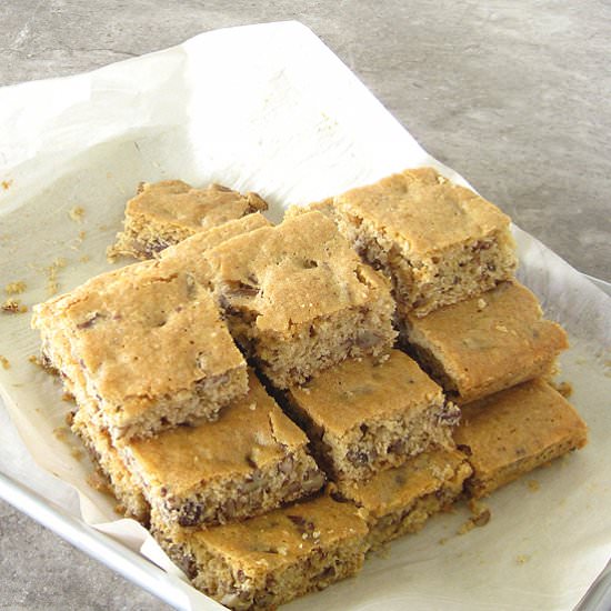 Chewy Pecan Bars – Pecan Blondies - Recipe photo by delightfulrepast
