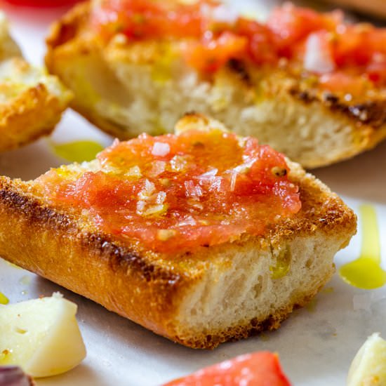 spanish garlic tomato toast - Recipe photo by Happy Foods Tube