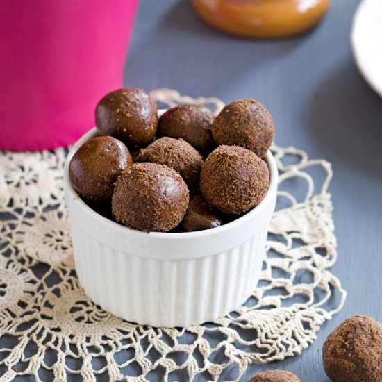 Carob and Peanut Energy Balls - Recipe photo by daniscookings