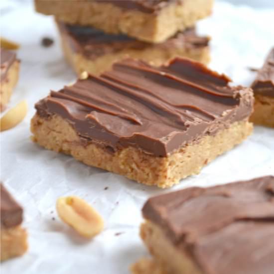 Addictive Peanut Butter Bars - Recipe photo by TwoSugarBugs