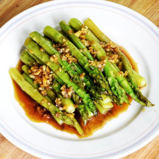 Sauteed asparagus with garlic Chine - Recipe photo by Taste of Asian Food