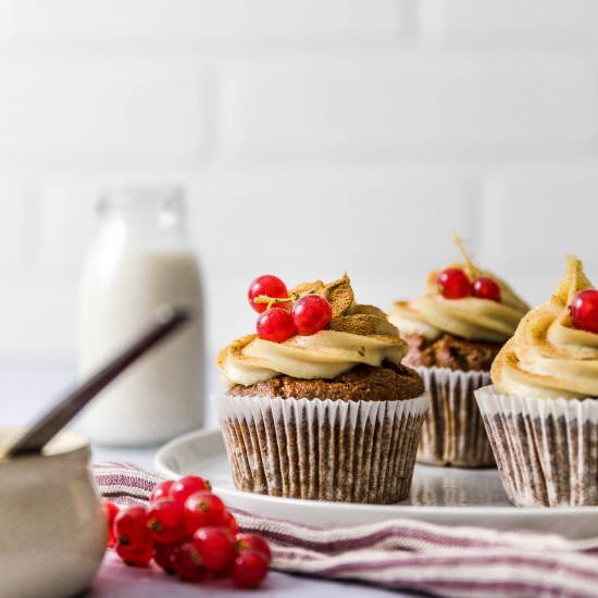 Vegan Currant Cupcakes - Recipe photo by veggiejam