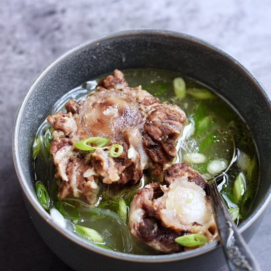 Korean Oxtail Soup - Recipe photo by thesubversivetable