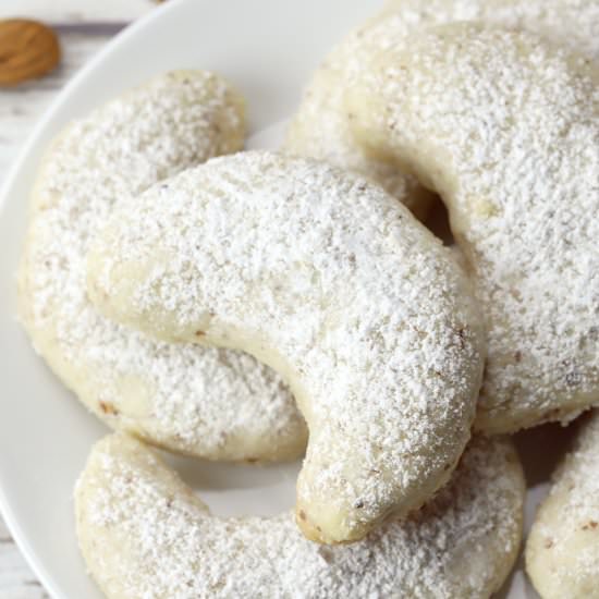 Vanillekipferl – Crescent Cookies - Recipe photo by TheToastyKitchen