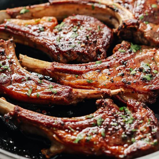 Garlic Lamb Chops with Herbs - Recipe photo by Cooking Frog