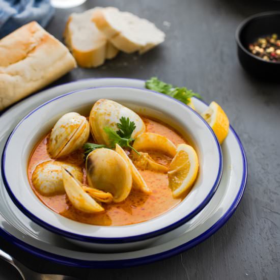 CLAM CURRY WITH COCONUT MILK - Recipe photo by Art of Palate