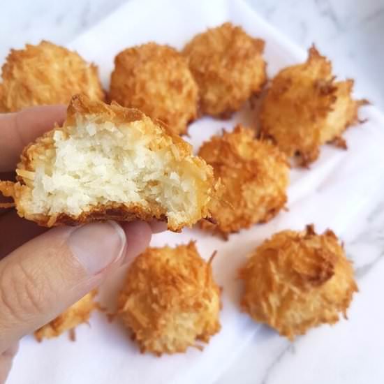 3-Ingredient Keto Coconut Macaroons - Recipe photo by KetoMillenial