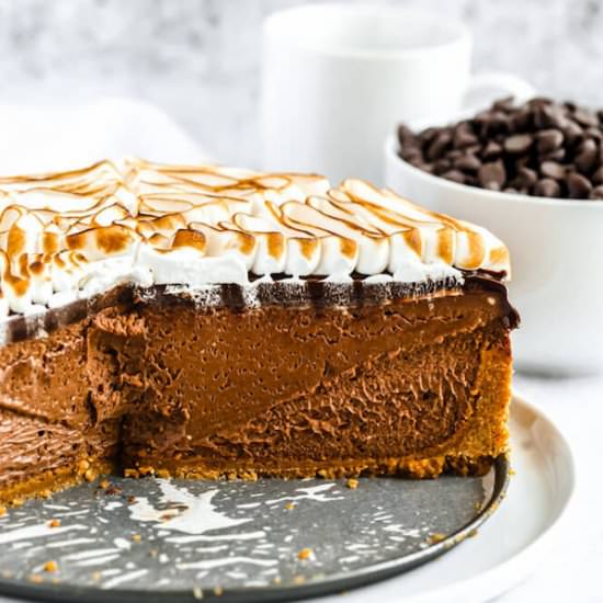 S'mores Cheesecake - Recipe photo by QueensleeAppetit