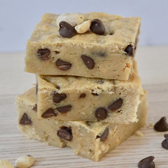 Peanut Butter Banana Blondies - Recipe photo by thisdelicioushouse