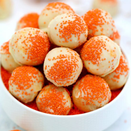 Halloween Cake Balls - Recipe photo by peasandpeonies