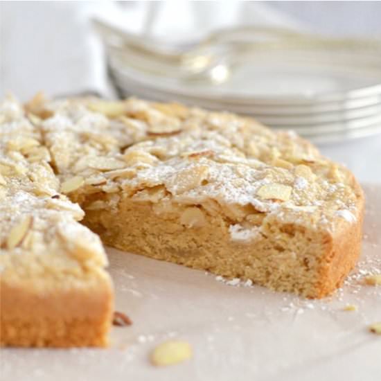 Crumbly Almond Cake - Recipe photo by TwoSugarBugs