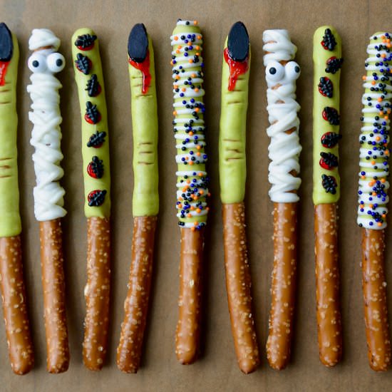 Chocolate Halloween Pretzels - Recipe photo by justataste