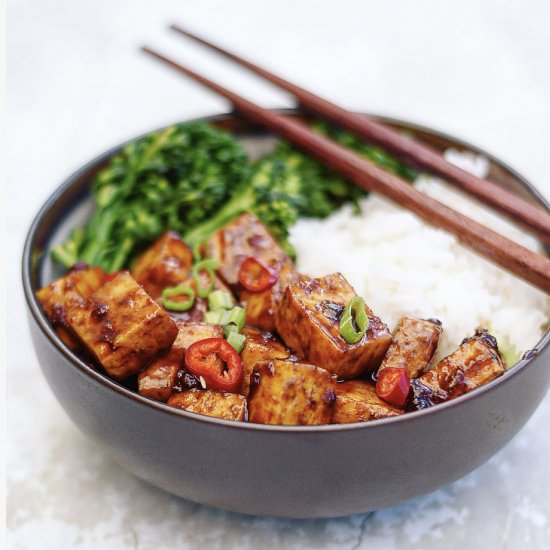 Spicy Asian BBQ Tofu Bowls - Recipe photo by HerbivoresKitchen