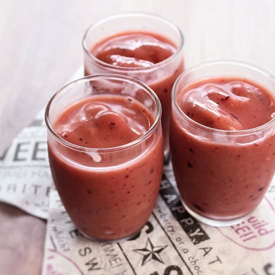 Banana Plum Smoothie - Recipe photo by piggyout