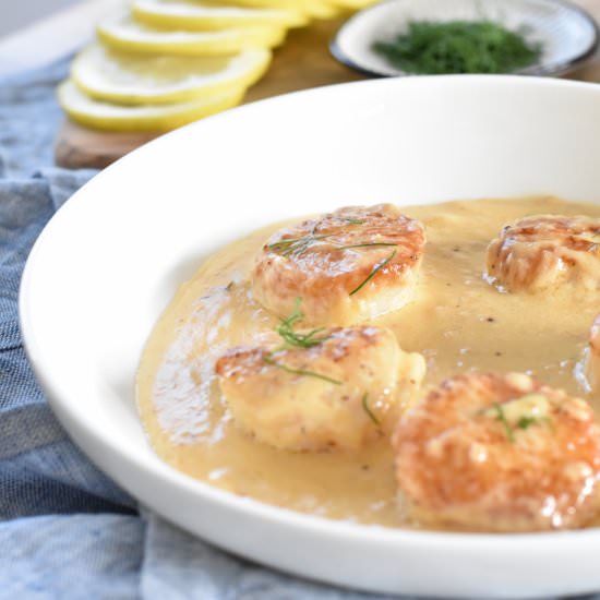 Keto Scallops in Garlic Cream Sauce - Recipe photo by TheKetoOption