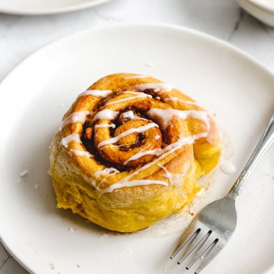 vegan kabocha pumpkin cinnamon buns - Recipe photo by okonomi kitchen