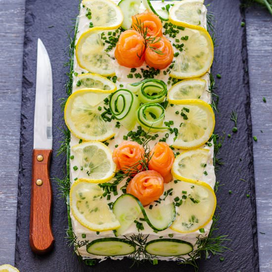smoked salmon sandwich cake - Recipe photo by Happy Foods Tube