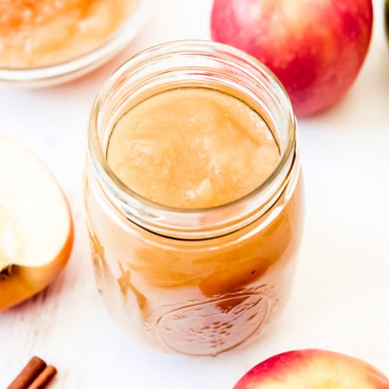 INSTANT POT HOMEMADE APPLESAUCE - Recipe photo by houseofnasheats