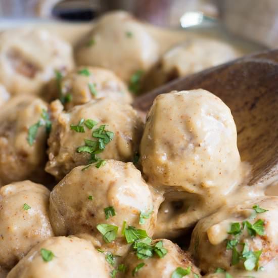 IKEA-Inspired Meatballs And Gravy - Recipe photo by lavenderandmacarons