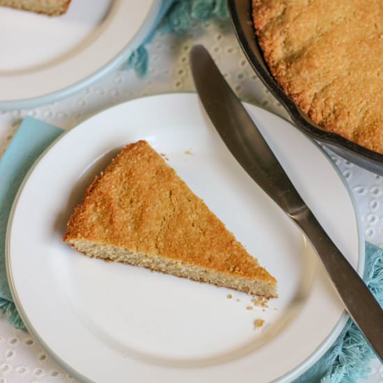 EASY SKILLET KETO CORNBREAD - Recipe photo by Stylish Cravings