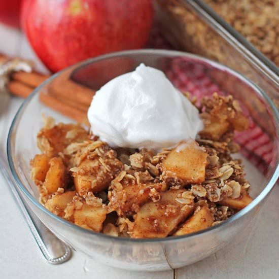 Vegan Apple Crisp - Recipe photo by Delightful Adventures