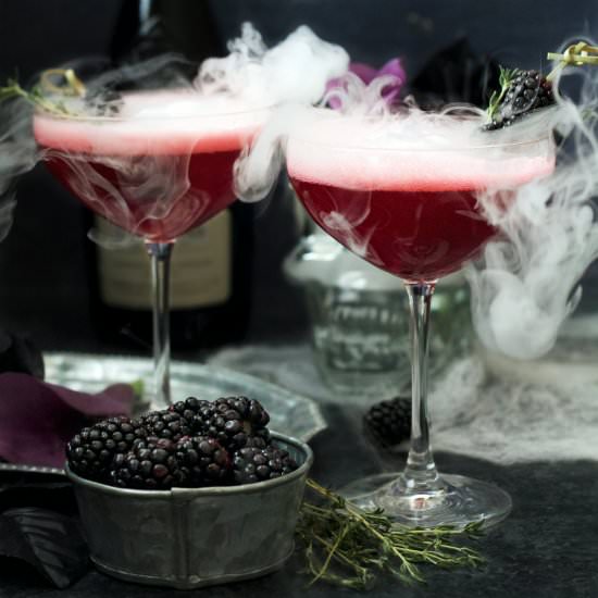 Blackberry Thyme Prosecco Fizz - Recipe photo by peanutbutterandfitness