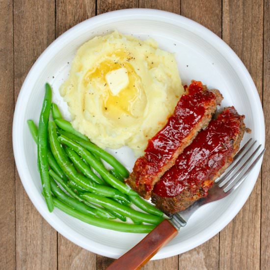 Meatloaf with buttermilk potatoes - Recipe photo by marilenaskitchen