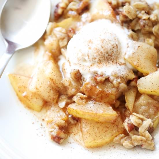 Easy Pecan-Pear Crisp - Recipe photo by bellyfull