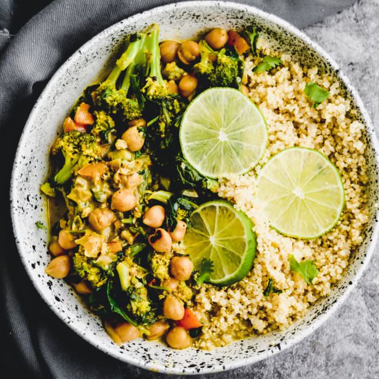 15 – Minute Chickpea Curry & Quinoa - Recipe photo by Kayscleaneats